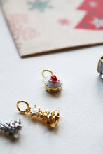 Carica l&#39;immagine nel visualizzatore di Gallery, Charm Cupcake - Pendente per collana in ottone di alta qualità - Collezione Charm
