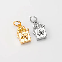 Carica l&#39;immagine nel visualizzatore di Gallery, Charm Regalo Argento - Charm in ottone di alta qualità e zirconi - Collezione Charm
