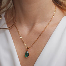 Carica l&#39;immagine nel visualizzatore di Gallery, Collana Drop Smeraldo - Con goccia color verde smeraldo in acciaio inossidabile - Collezione Party
