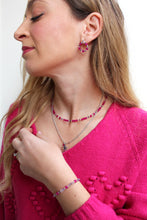 Carica l&#39;immagine nel visualizzatore di Gallery, Collana Stringimi - Girocollo in Icy Jade fucsia, Ametista e Cristallo di rocca - Collezione Crazy In Love
