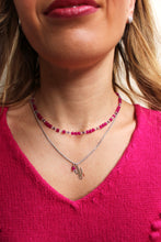 Carica l&#39;immagine nel visualizzatore di Gallery, Collana Stringimi - Girocollo in Icy Jade fucsia, Ametista e Cristallo di rocca - Collezione Crazy In Love
