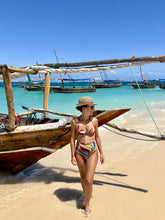 Carica l&#39;immagine nel visualizzatore di Gallery, Collana Zanzibar - Realizzata a mano in amazzonite, pietra di sole e argento - Collezione World Tour
