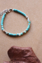 Carica l&#39;immagine nel visualizzatore di Gallery, Bracciale Chicago - Aulite magnesite e Amazzonite  - Collezione World Tour
